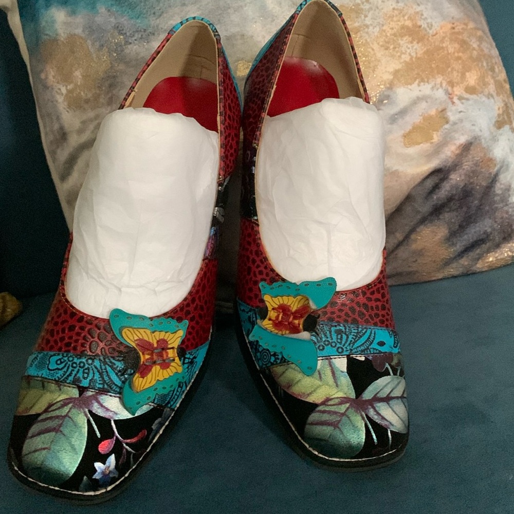 Brand New Red Floral Butterfly Leather Pumps - Size 8"